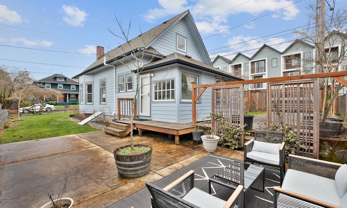 Sellwood-Moreland House | Victorian Home Meets Modern Amenities Centered in the Heart of Sellwood