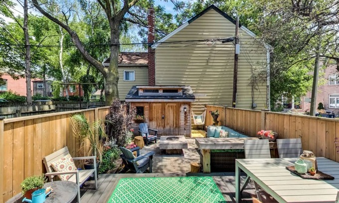Riverside House | Victorian home on quiet dead end street, walk to parks and shops/restaurants