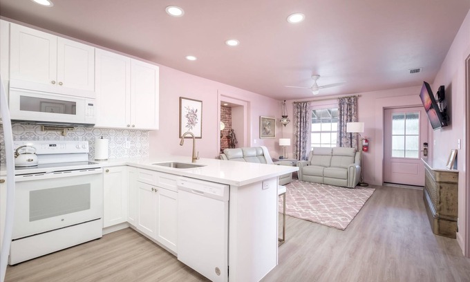 Cedar Key Apartment | Victorian Inspired Downtown, Boat Trailer Parking!
