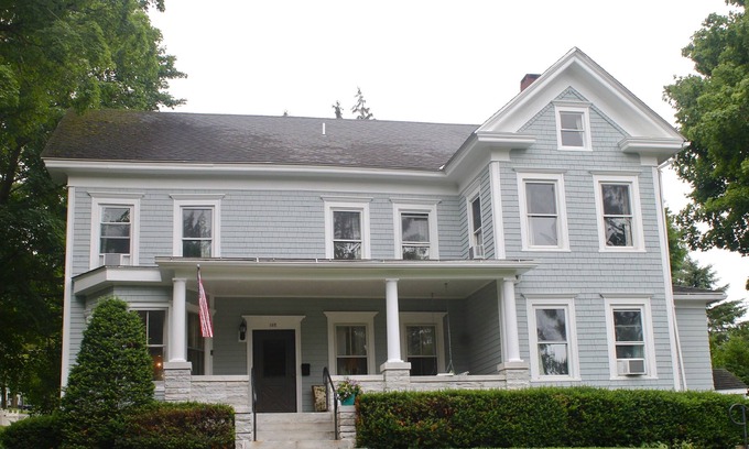 Lee House | Victorian Manor -- Five Bathrooms
