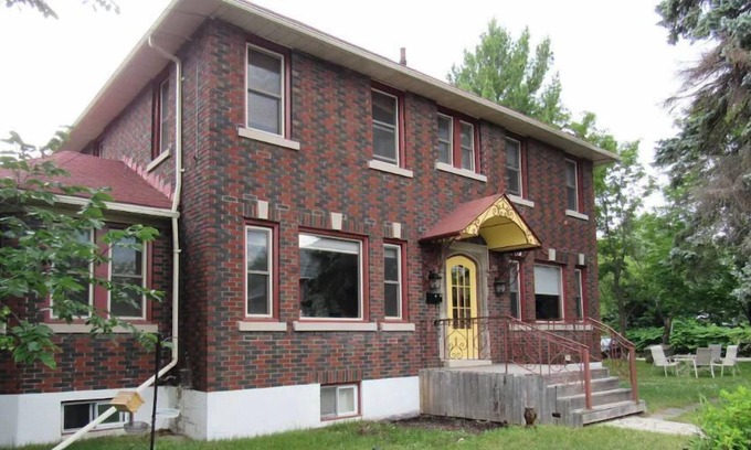 Sudbury Apartment | Victorian Oasis in the city! Great for the whole family.