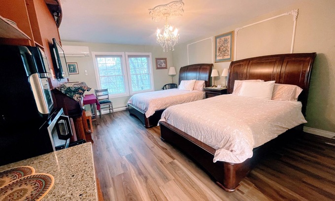 Wolfville Bed & Breakfast | Victorian Room - Patio, Patio, Downtown