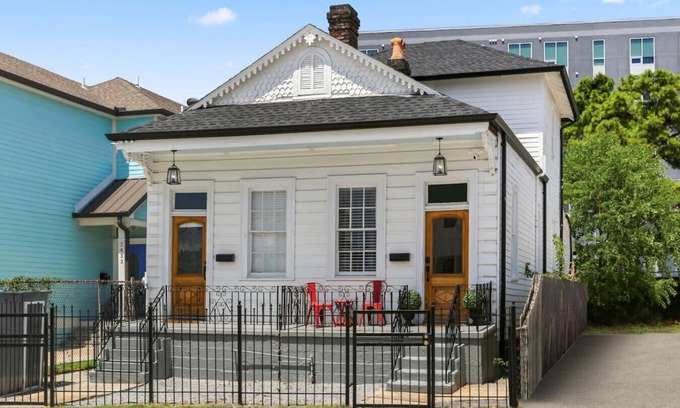 Tulane - Gravier House | Victorian Shotgun | Near French Quarter + CBD!