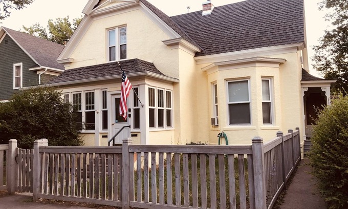 Livingston House | Victorian Townhouse Downtown Livingston