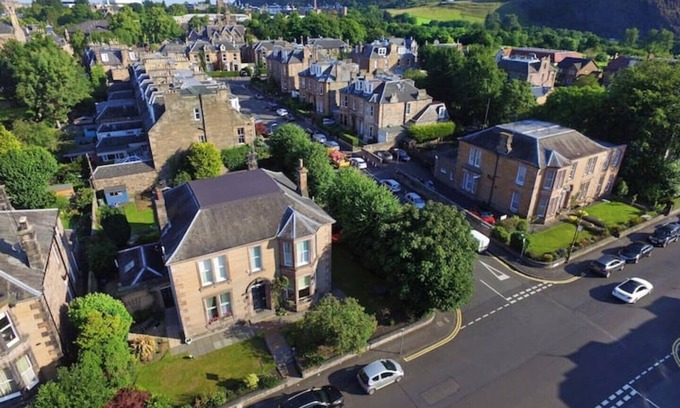 Newington Villa | Victorian Villa Ard Na Said with free parking, 20 minute walk to royal mile