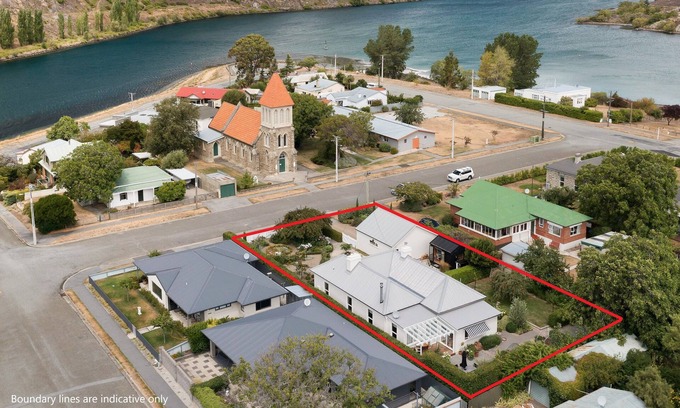 Lowburn House | Victorian Villa - Cromwell Holiday Home