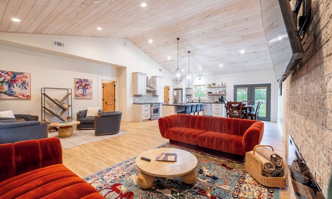 Wagener House | Victory Reins- Quiet Country Stay Near Aiken, Pet Friendly,