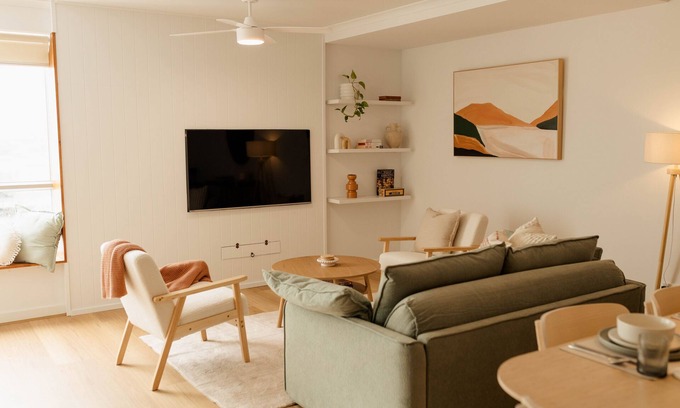 Newcastle West Apartment | Vida Central - 2 Bedroom, 1.5 bathroom apartment w/free parking + pool & gym