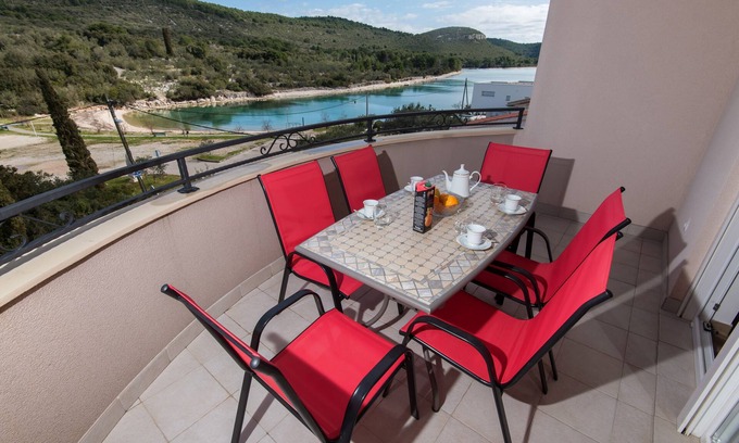 Municipality of Kali Apartment | Vidov- Sea side three bedroom apartment with balcony