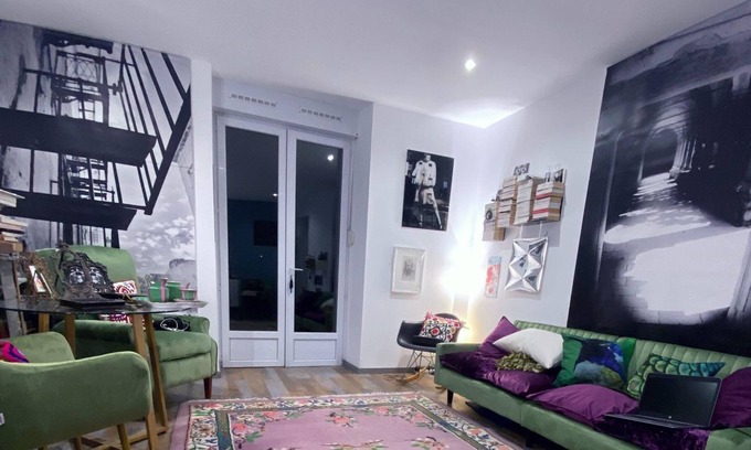 Dernier Sou Apartment | Vieille Ville Fortifiée, Plages à Proximité, Appt Avec Verger