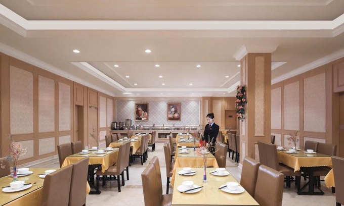 Jinshan Hotel | Vienna Hotel (Shanghai jinshanwei Railway Station City Beach Shop)