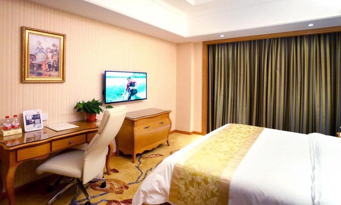 Baoshan Hotel | Vienna Hotel Shanghai Meilan Lake Metro Station