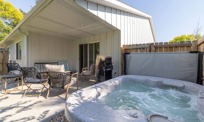 Rapid City Apartment | Vienna`s Modern Retreat