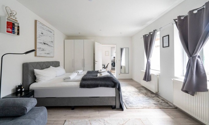 Oberlaa Apartment | Viennese jewel | 45m² | near airport & center | parking & WLAN | for 4 persons