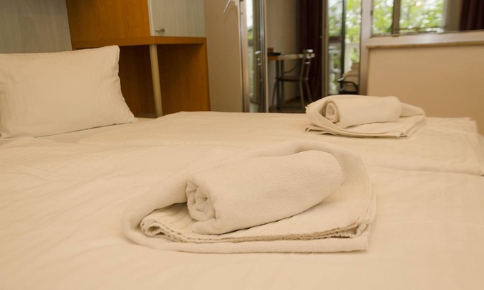 Podersdorf am See House | Vierbettzimmer mit Dusche, WC - Hotel Gästehaus Herlinde