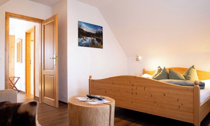 Lenzkirch Apartment | Vierbettzimmer, 55qm, mit DU/WC und Balkon
