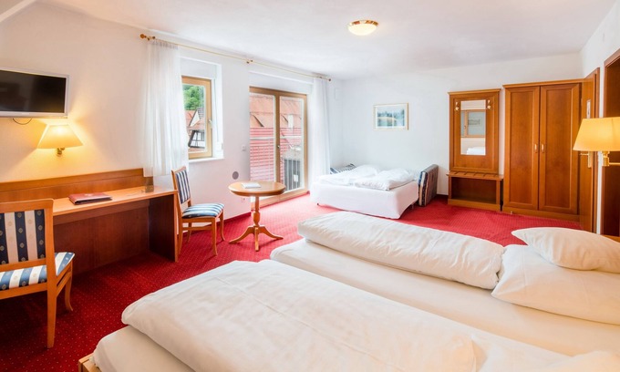 Blaubeuren Apartment | Vierbettzimmer mit Dusche