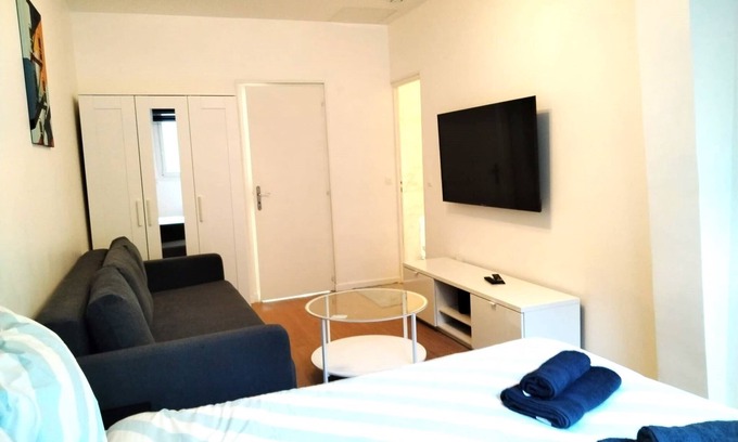Vierzon Apartment | Vierzon Centre - nice T2 - balneotherapy - wifi