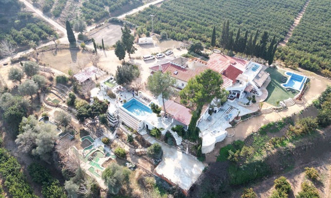 Barxeta House | Vies and cool summer breeze over the plot and pool.
