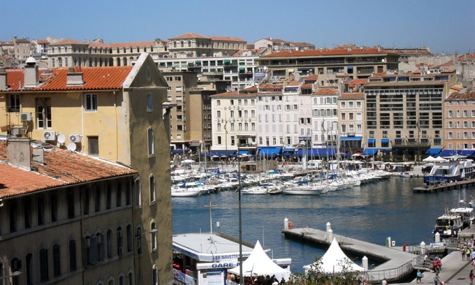 Opera Apartment | VIEUX PORT: LARGE, COMFORTABLE DUPLEX APARTMENT