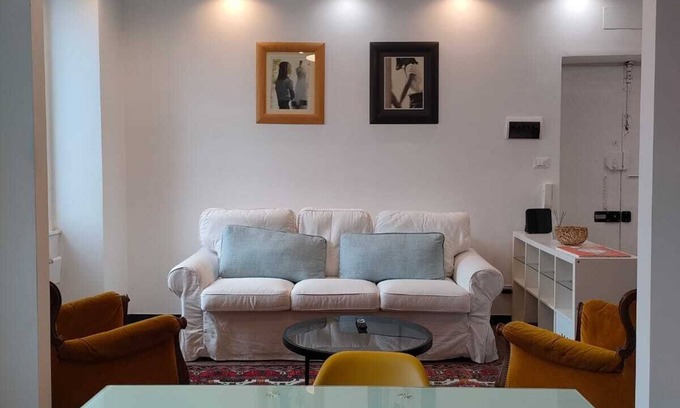 Lagaccio Apartment | VIEW and COMFORT near TRAIN and METRO STATION, PORTO ANTICO, TERMINAL CRUISES.