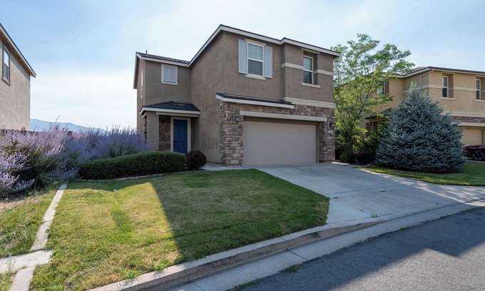 Northwest Reno House | View-Filled Four Bedroom Family Retreat
