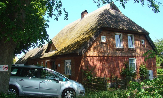Polchow Apartment | View of the "Großer Jasmunder Bodden" - secluded location - house of character