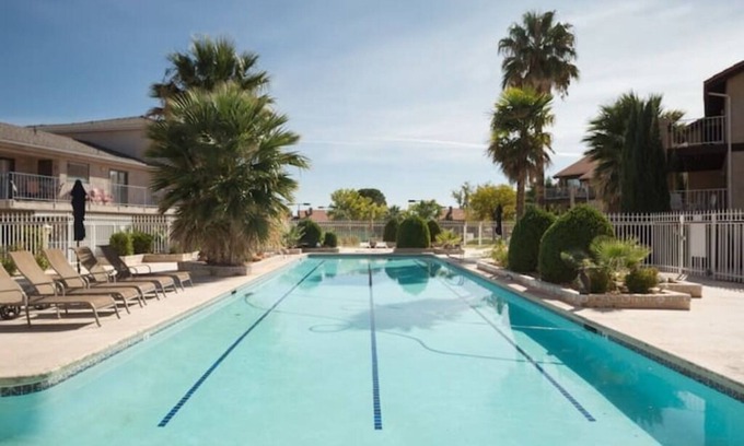 St. George House | View, Pets OK, Pool, Hot Tub, Pickleball, Tennis, Basketball, Hike/Bike Trails