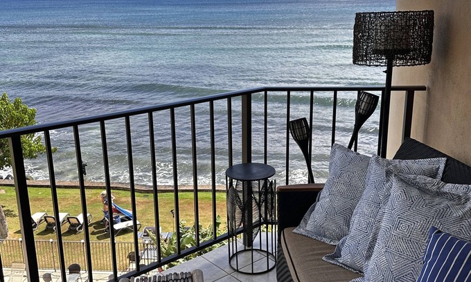 Maalaea Condo | View whales from modern Top floor Oceanfront condo. Maalaea, Haleakala sunrise!
