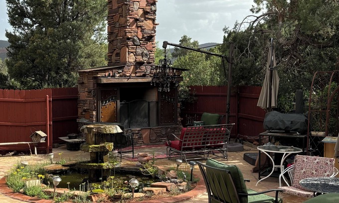 West Sedona Apartment | View with a room Cathedral Rock too!