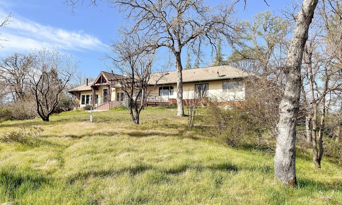 Junction House | ViewPoint Lodge - Beautiful 22-Acre Palo Cedro Home