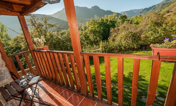 Riolago House | Viewpoint of Babia I. Rural house full rent. In wild nature. Babia