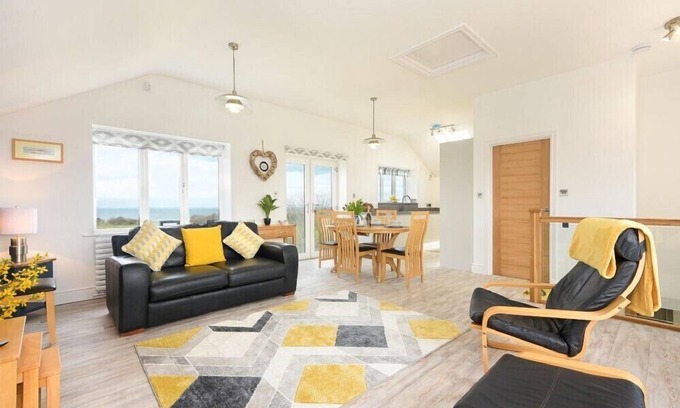 South Charlton Cottage | VIEWPOINT, pet friendly, with a garden in Alnmouth