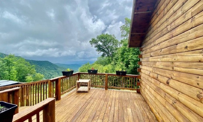 Bryson City Cabin | VIEWS at 3800 Elevation! Big Bench High Cabin