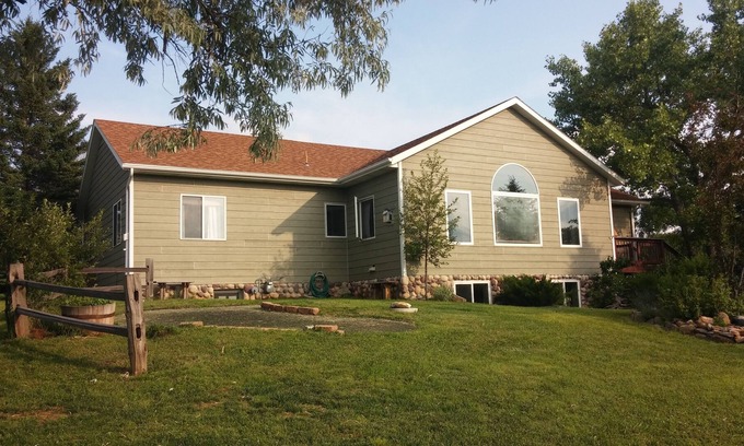 Rapid City House | Views & Comfort, Mini-golf Included!