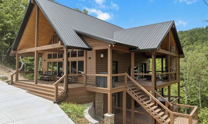 Townsend Cabin | Views for Miles Brand New 3BR 2 and 1/2 Bath Hot Tub, Pool Table, Pool Access