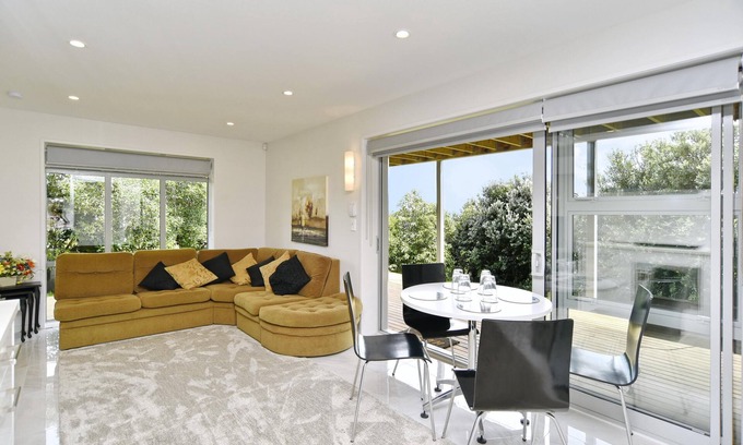 Mount Pleasant Apartment | Views from Cannon Hill - Privacy plus in this renovated modern townhouse.