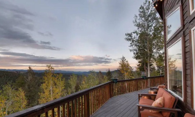 Conifer Mountain and Meadows Villa | VIEWS! Hot tub, barrel sauna, arcade, axe throwing