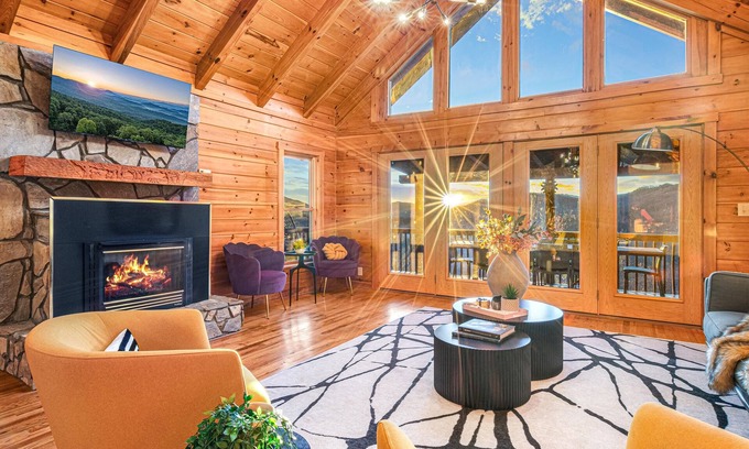 Marion Cabin | Views! Hot Tub, Game Room, Movie Theater, Fire Pit