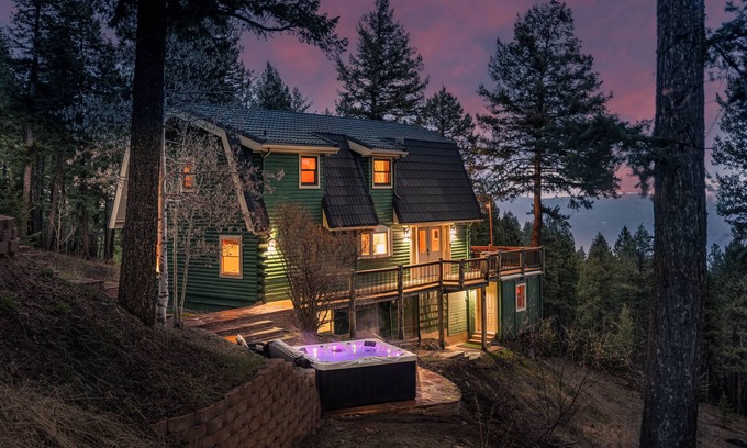Evergreen House | Views, Hot Tub, Skee-ball, Pool Table, Disc-golf, Trail Access on Property!