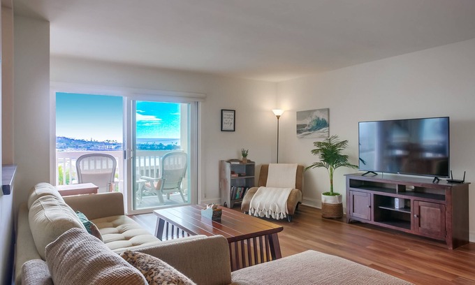Del Mar Condo | Views of the race track and ocean: The Jockey's Oceanview Quarters