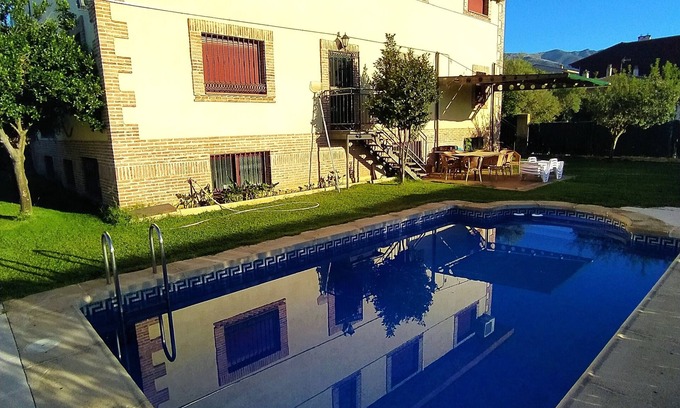 Candeleda House | Views of the Sierra de Gredos and pool for hot summers