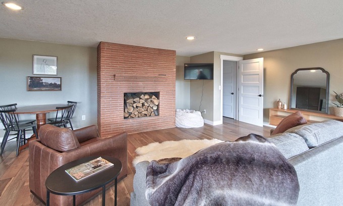 Hillsboro Apartment | Views | Peaceful | Wineries
