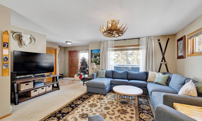 Baldy Mountain House | Views! Private 4 Bedroom Home with Private Hot Tub!