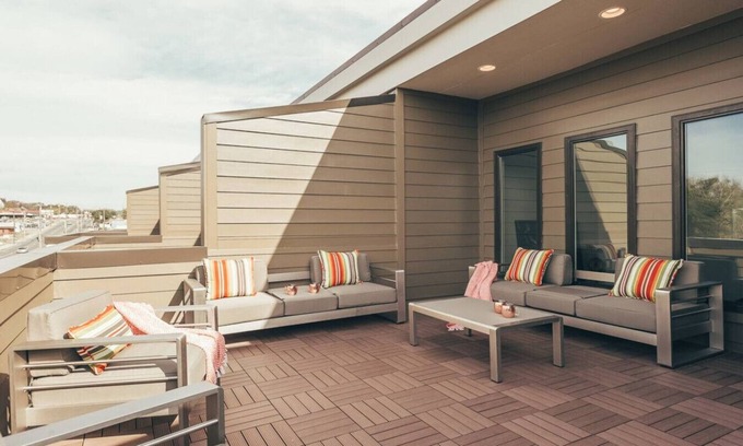 Cleveland Park Condo | VIEWS Rooftop Deck Sleeps 6 Near Broadway