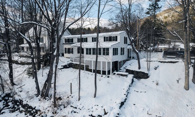 Woodstock Apartment | Views! Sauna Historic | Woodstock Riverside Escape