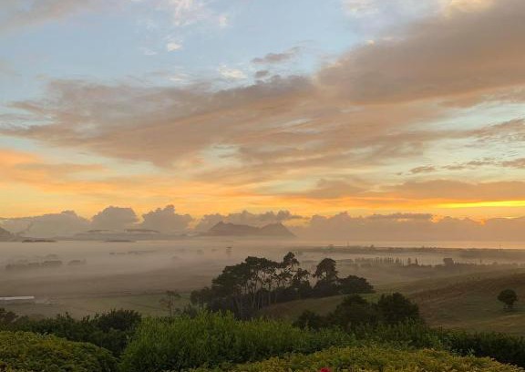 Ruakaka House | Views to unwind - self contained unit w/king bed