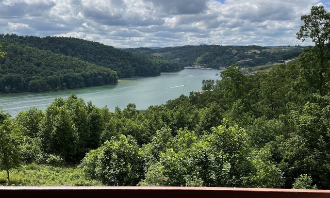 La Follette House | VIEWS VIEWS VIEWS Lake & Mountain, Perfect for Multi-Generations!