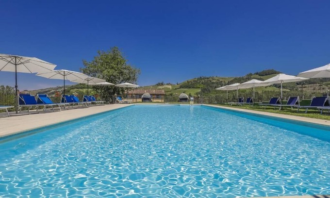 Santo Stefano Belbo Villa | Vigna Dell'Acqua - Beautiful villa with swimming pool surrounded by vineyards