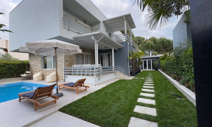 Qerek Villa | Vila 17 lura 2 gjiri lalzit